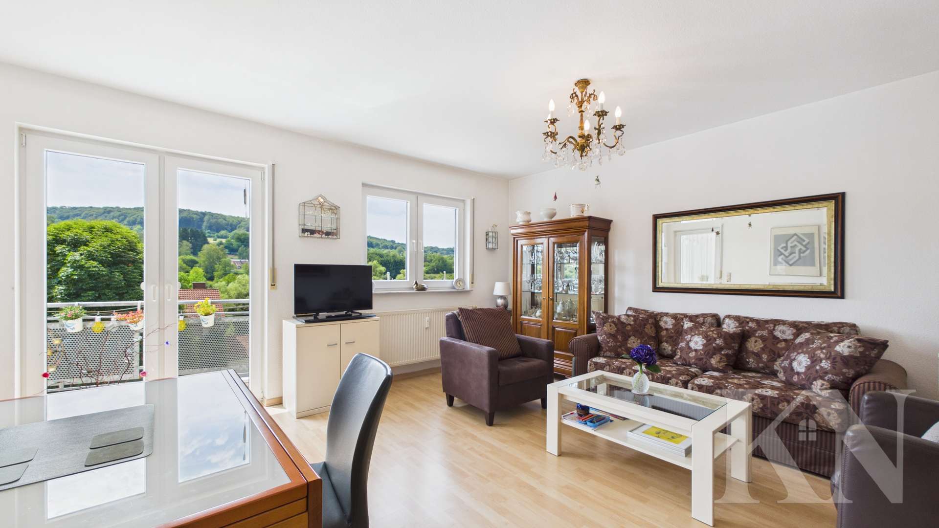 Wohnzimmer - Gepflegte Eigentumswohnung mit Fernblick und Balkon in Saarbrücken-Eschringen