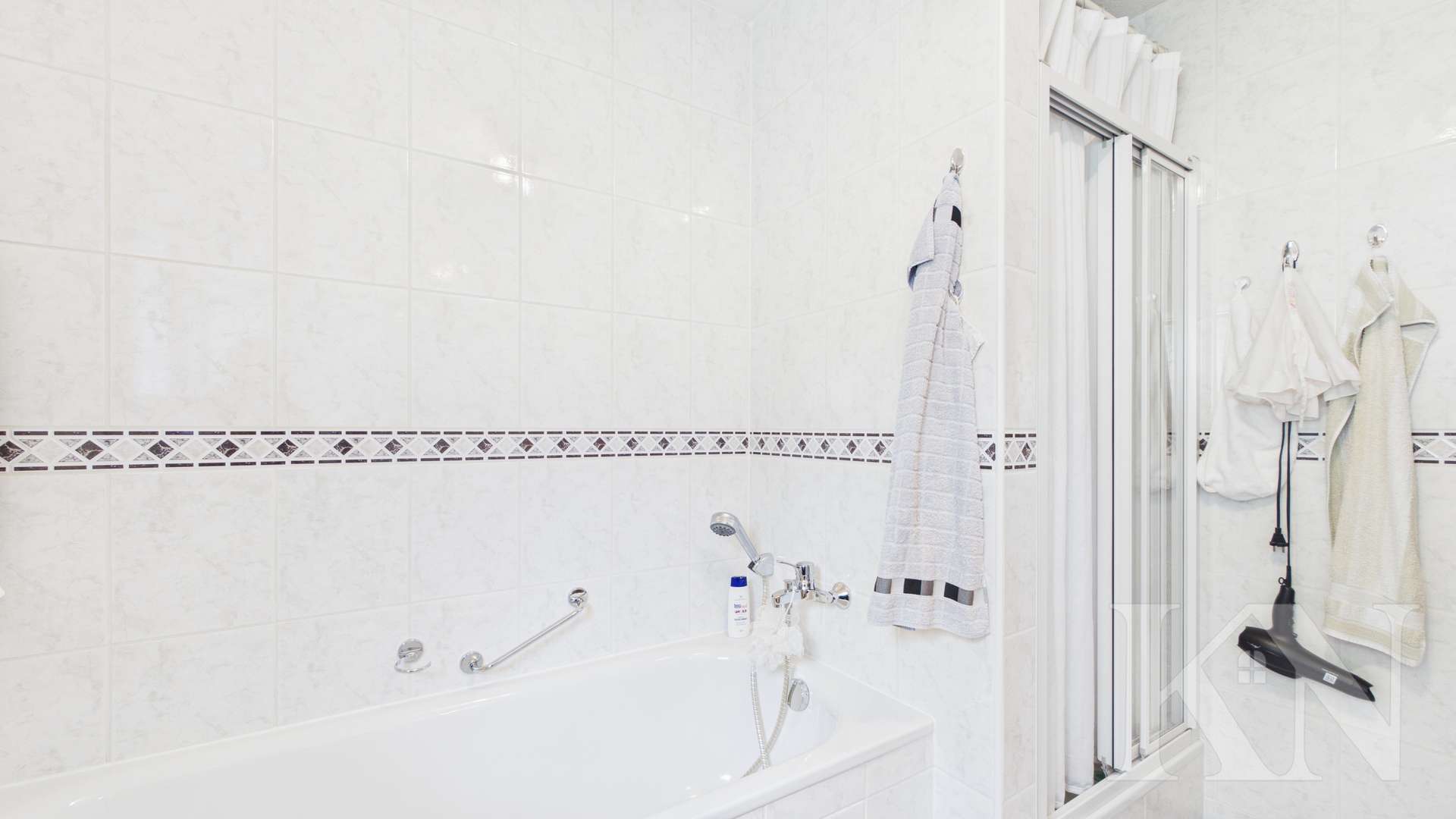 Badezimmer - Gepflegte Eigentumswohnung mit Fernblick und Balkon in Saarbrücken-Eschringen