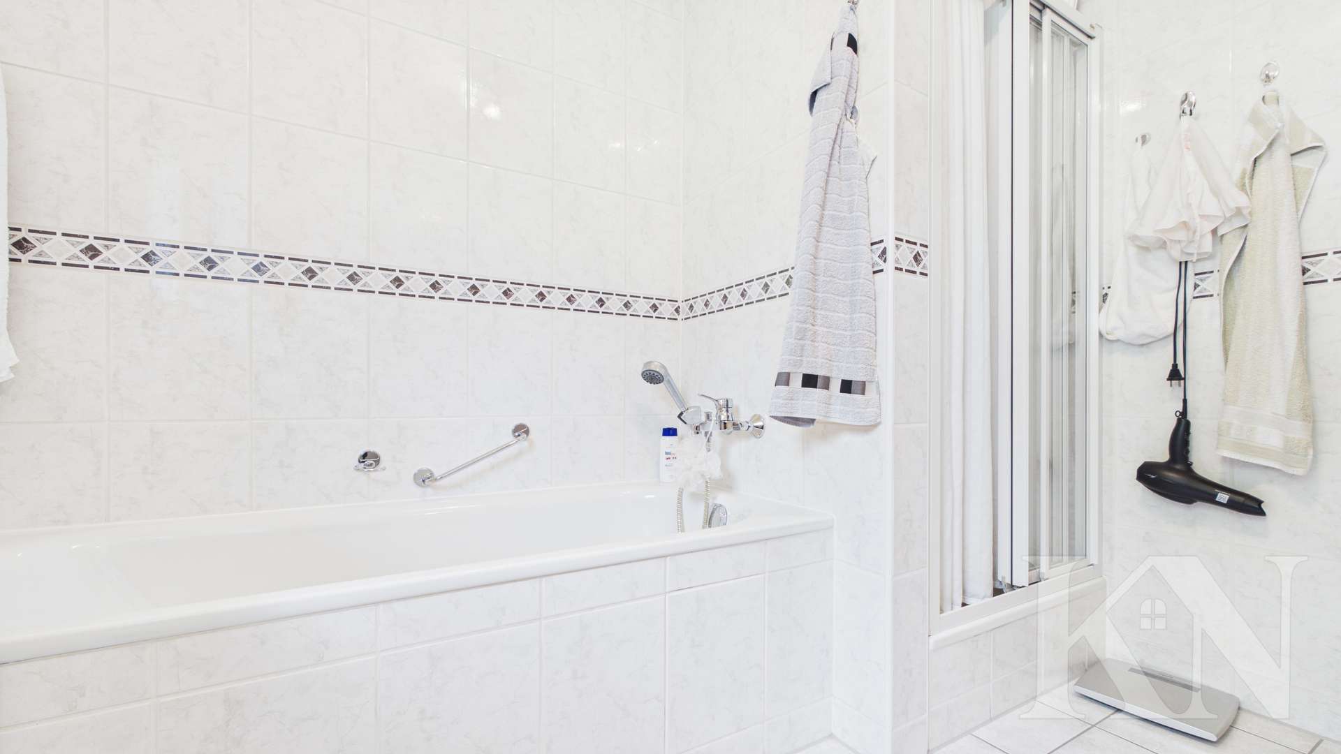 Badezimmer - Gepflegte Eigentumswohnung mit Fernblick und Balkon in Saarbrücken-Eschringen