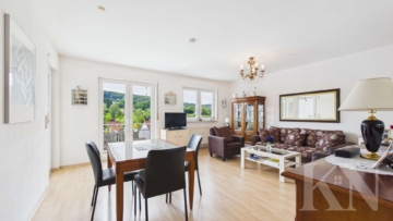 Wohnzimmer - Gepflegte Eigentumswohnung mit Fernblick und Balkon in Saarbrücken-Eschringen