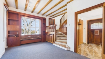 Eingangsbereich / Zimmer 1 - Altbauvilla mit Charme & Schieflage – 200 m² Wohnfläche auf 1.085 m² Grundstück