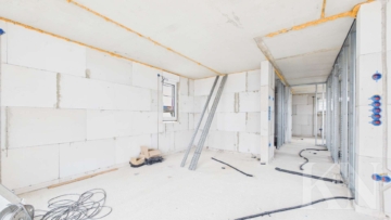 4.2.1. Wohnzimmer Blick Küche - Weitblick, Ruhe, Privatsphäre – Penthouse in besonderer Höhenlage von Spiesen-Elversberg