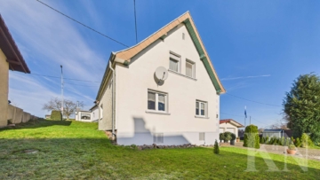 Front - Gemütliches Einfamilienhaus mit Holzofen, Garage, Balkon & Garten – Ihr neues Zuhause in Nohfelden!