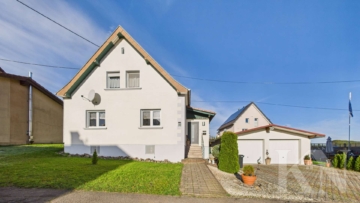 Front - Gemütliches Einfamilienhaus mit Holzofen, Garage, Balkon & Garten – Ihr neues Zuhause in Nohfelden!