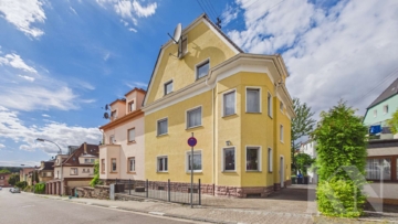 Außenansicht - Wohnen, vermieten oder Mehrgenerationenwohnen – Dreifamilienhaus in Saarbrücken