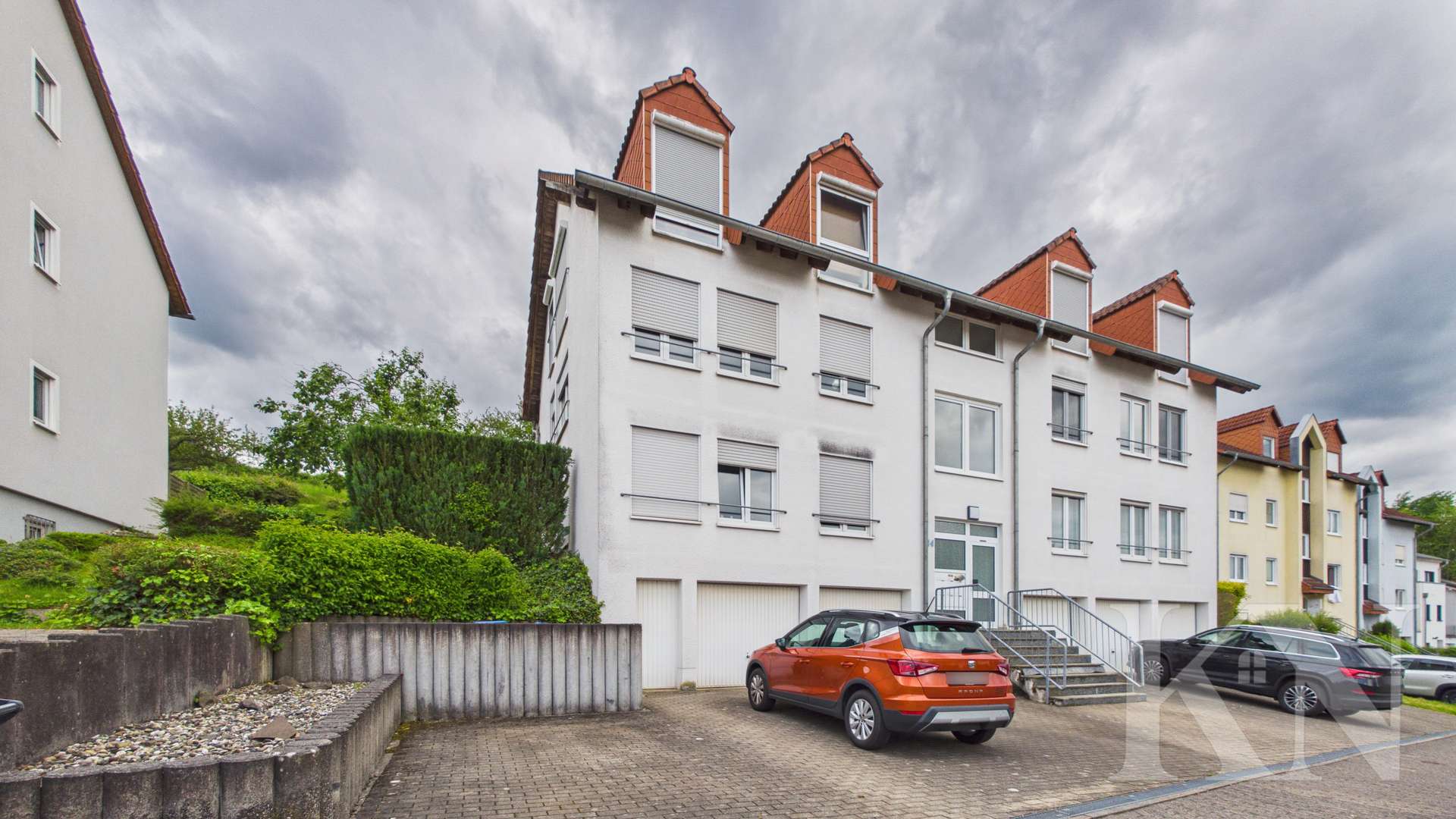 Vorderansicht - Wohnen in Riegelsberg – Gepflegte Dachgeschosswohnung mit Balkon