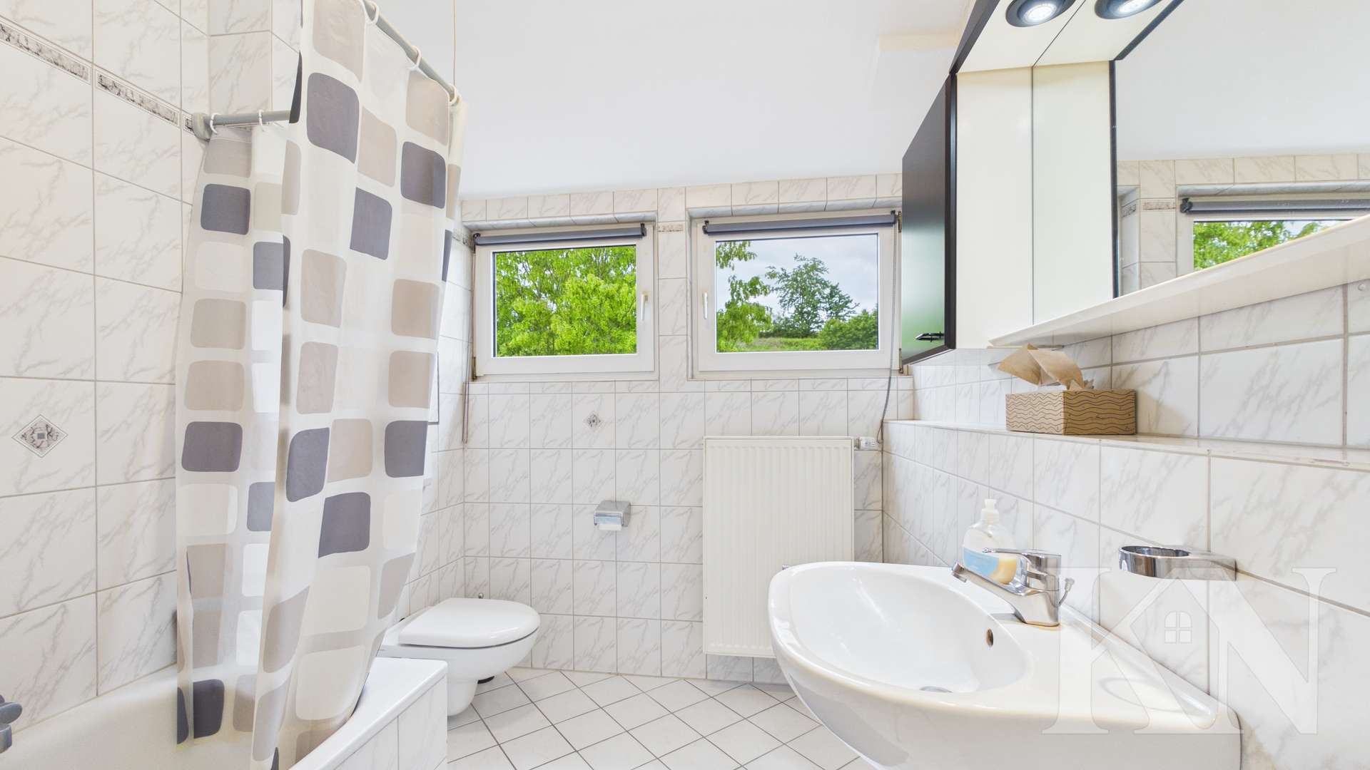 Badezimmer - Wohnen in Riegelsberg – Gepflegte Dachgeschosswohnung mit Balkon