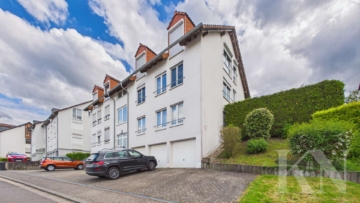 Vorderansicht - Wohnen in Riegelsberg – Gepflegte Dachgeschosswohnung mit Balkon
