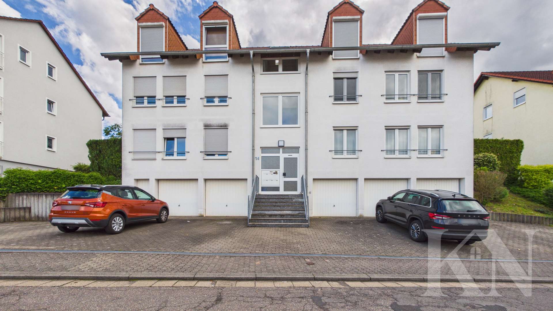 Vorderansicht - Wohnen in Riegelsberg – Gepflegte Dachgeschosswohnung mit Balkon