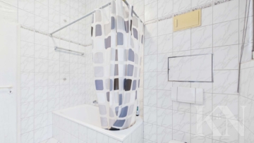 Badezimmer - Wohnen in Riegelsberg – Gepflegte Dachgeschosswohnung mit Balkon