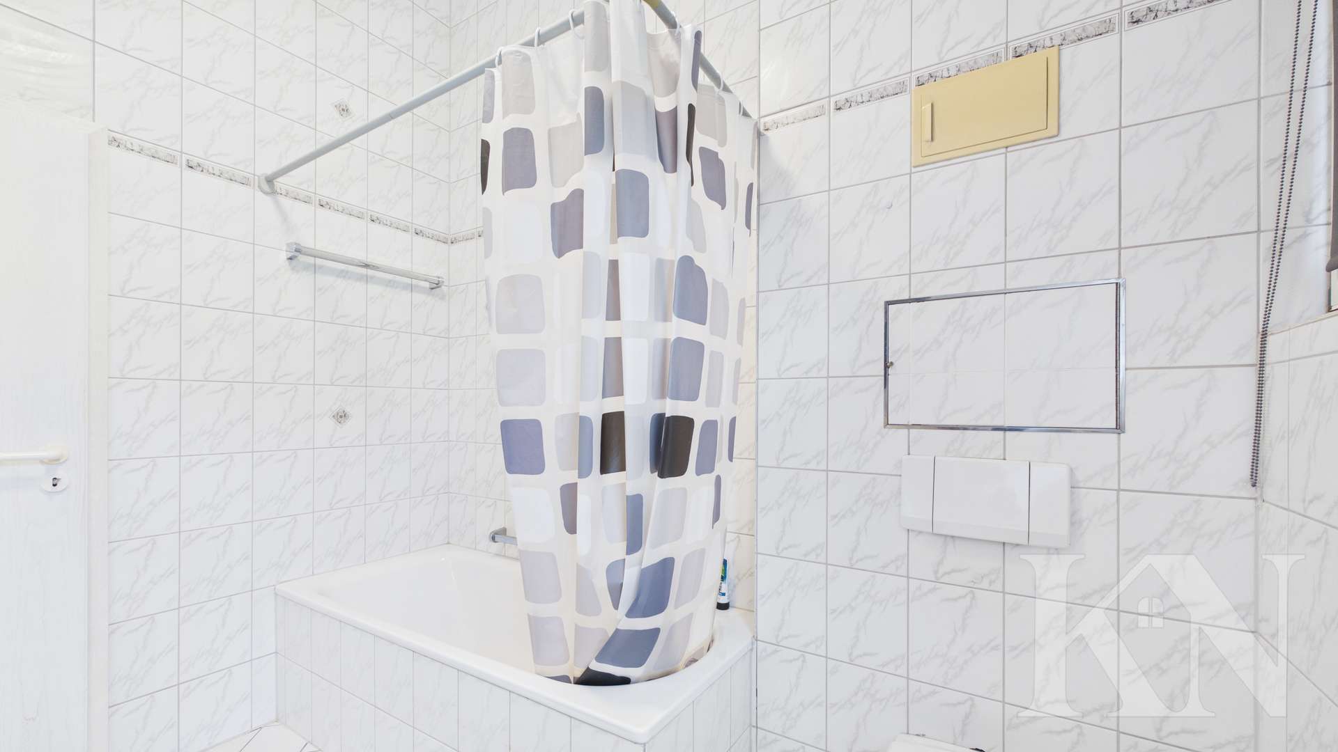 Badezimmer - Wohnen in Riegelsberg – Gepflegte Dachgeschosswohnung mit Balkon