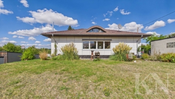 Außenansicht - Freistehender Bungalow auf großzügigem Grundstück in ruhiger Lage von Mandelbachtal