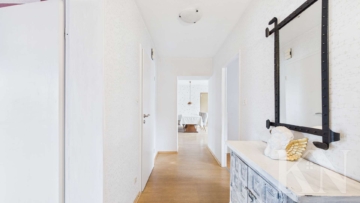 Flur EG - Familienfreundliche Doppelhaushälfte mit Garten, Keller und Ausbaumöglichkeit in Heusweiler!