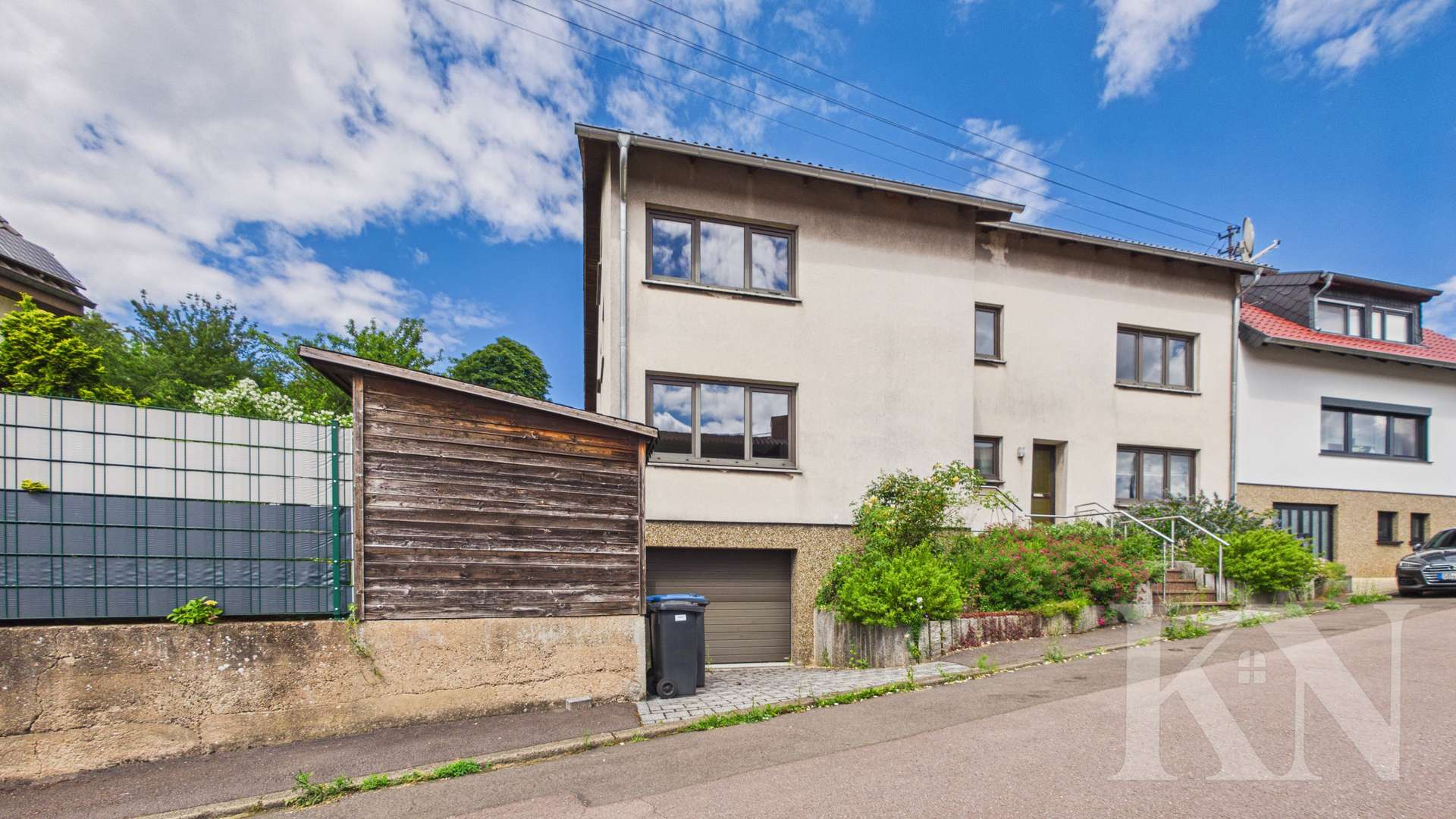 Vorderansicht - Ein-Zweifamilienhaus mit Einliegerwohnung