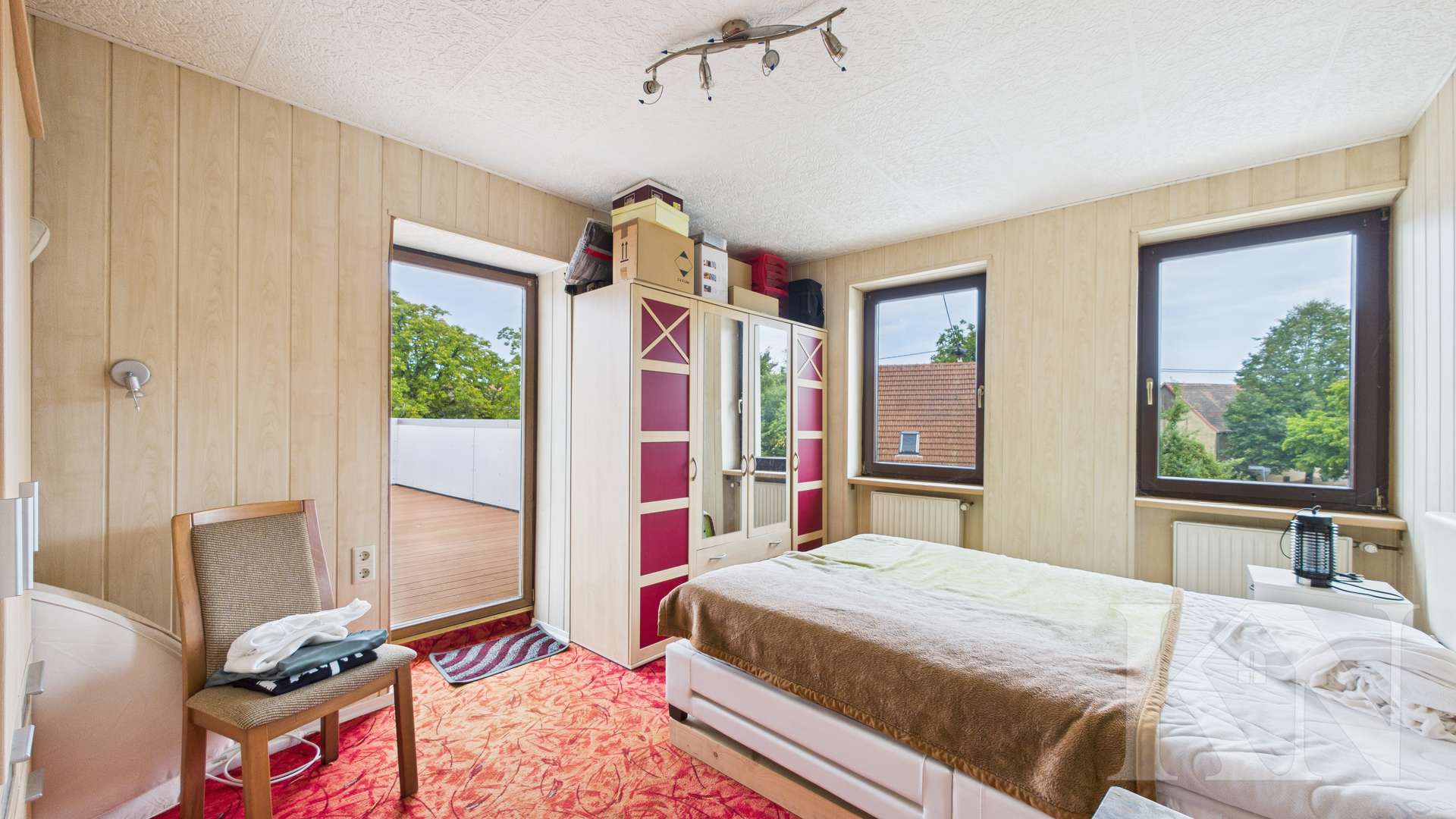 Schlafzimmer 1.OG - Mehrfamilienhaus mit großem Potenzial in Gersheim – PV-Anlage und separate Scheune