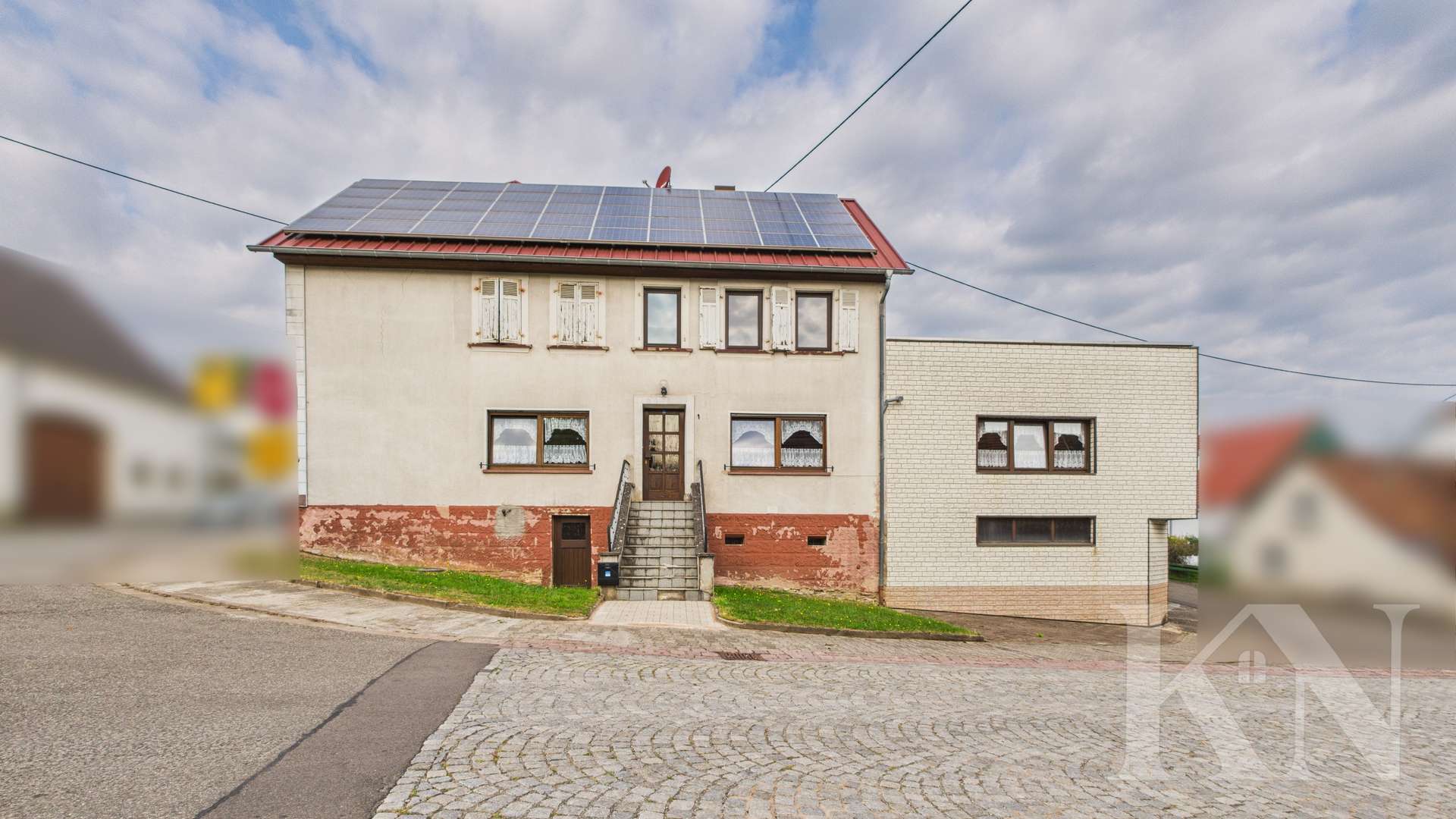 Frontansicht - Mehrfamilienhaus mit großem Potenzial in Gersheim – PV-Anlage und separate Scheune