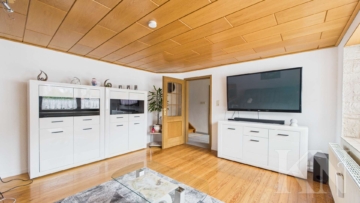 TV-Zimmer - Mehrfamilienhaus mit großem Potenzial in Gersheim – PV-Anlage und separate Scheune