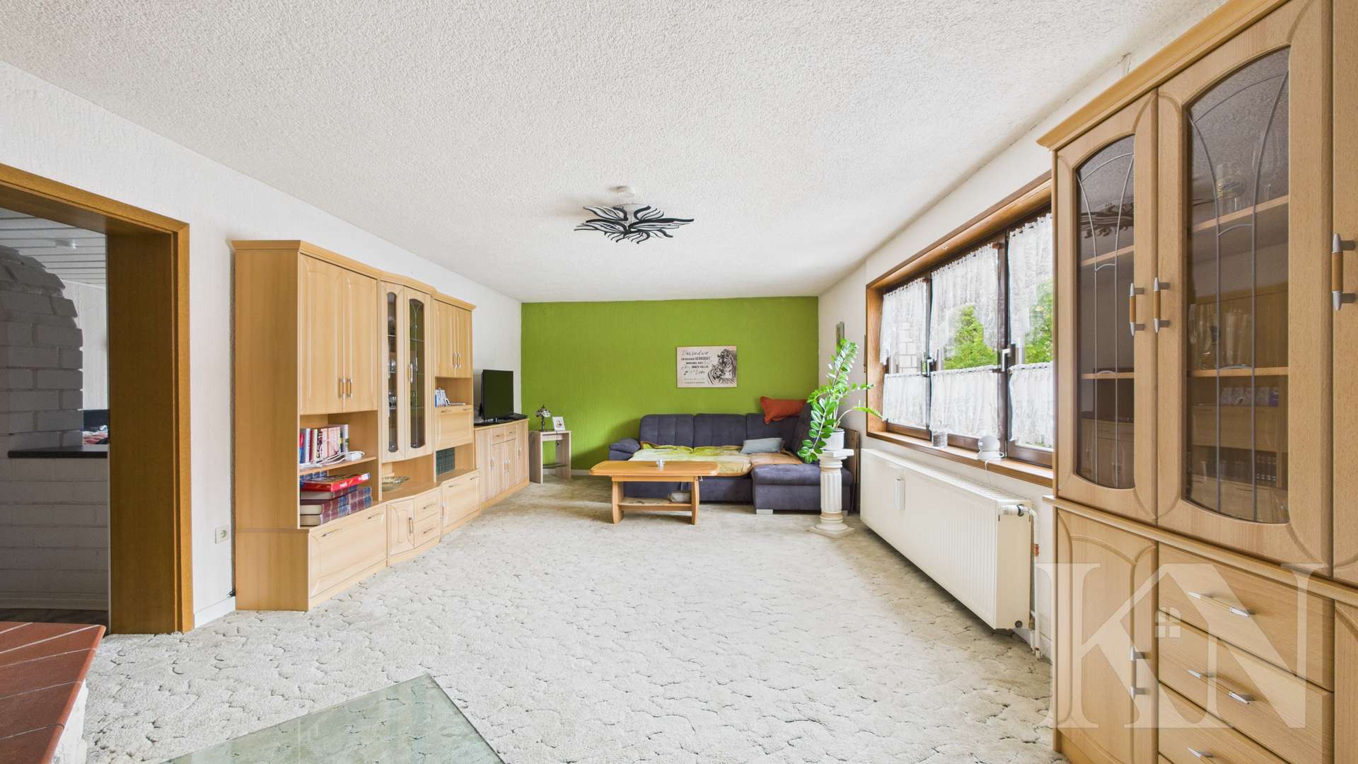 Wohnzimmer - Mehrfamilienhaus mit großem Potenzial in Gersheim – PV-Anlage und separate Scheune