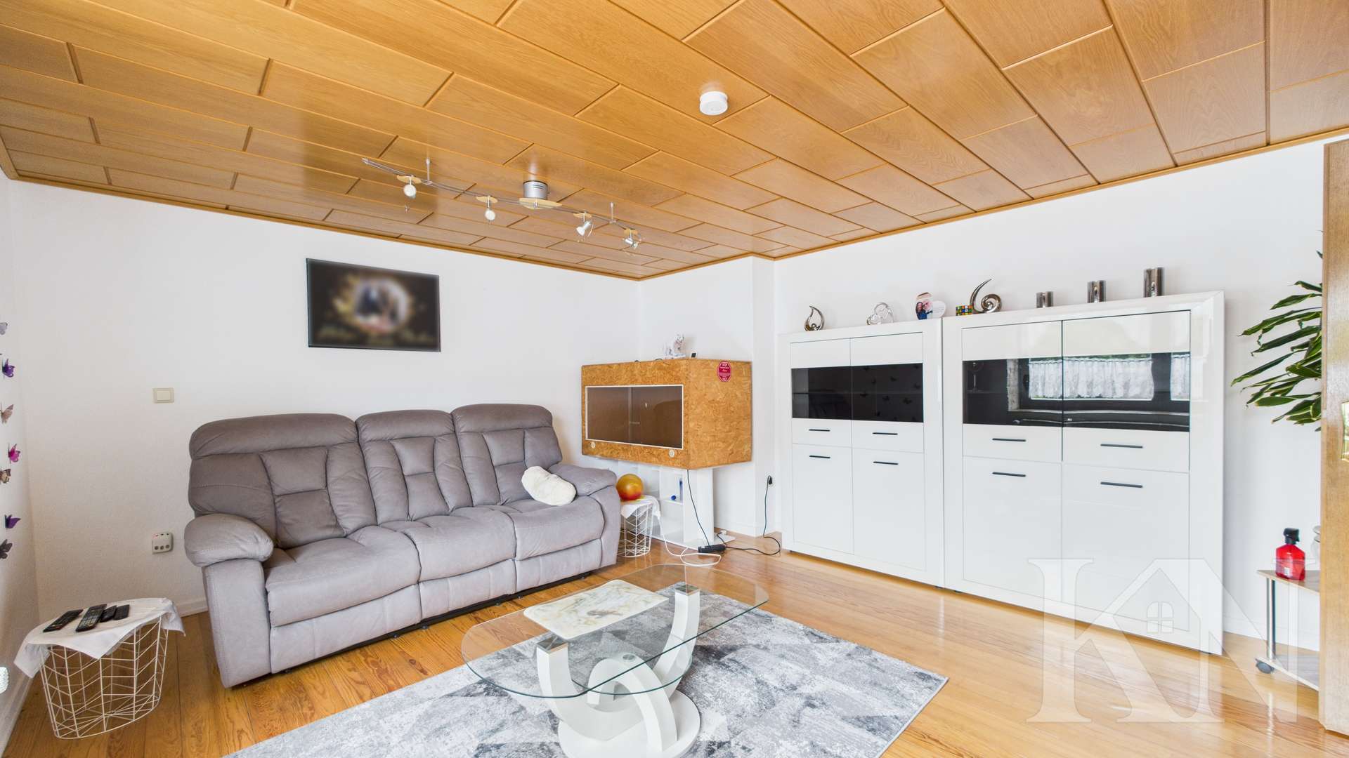 TV-Zimmer - Mehrfamilienhaus mit großem Potenzial in Gersheim – PV-Anlage und separate Scheune