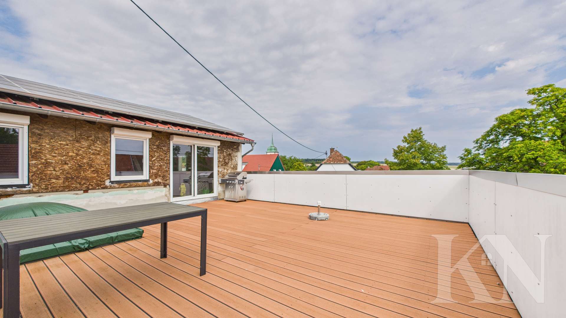 Dachterrasse - Mehrfamilienhaus mit großem Potenzial in Gersheim – PV-Anlage und separate Scheune