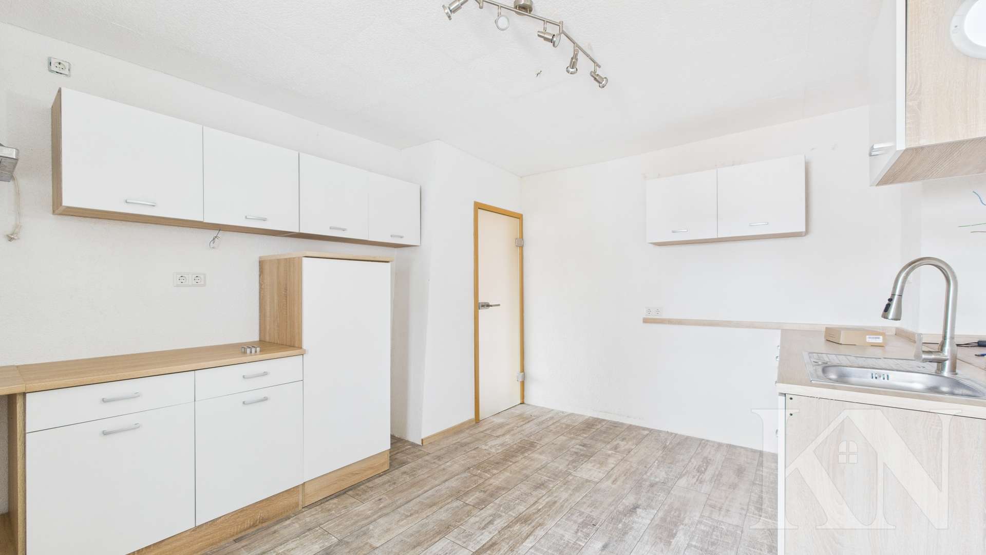 Küche 1.OG - Mehrfamilienhaus mit großem Potenzial in Gersheim – PV-Anlage und separate Scheune