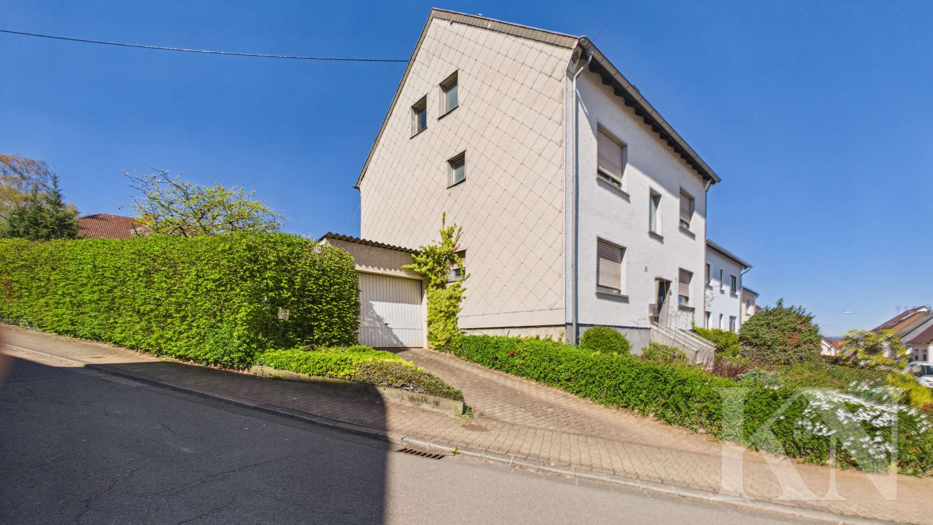 Seitenansicht Haus - Mehrfamilienhaus in Riegelsberg – ideal für Kapitalanleger