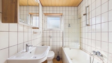 Badezimmer Obergeschoss - Mehrfamilienhaus in Riegelsberg – ideal für Kapitalanleger