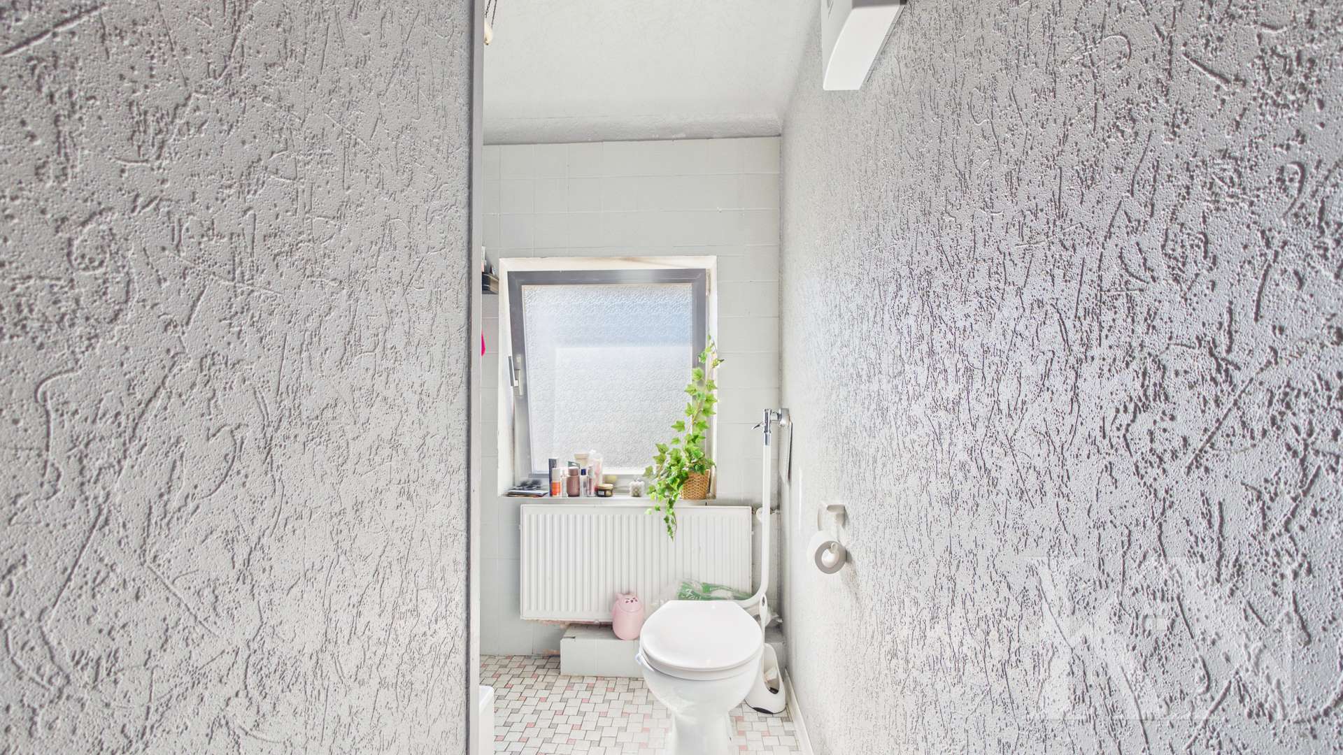 Badezimmer Dachgeschoss - Mehrfamilienhaus in Riegelsberg – ideal für Kapitalanleger