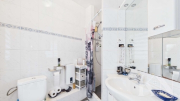 EG Badezimmer - Einfamilienhaus mit Potenzial in Quierschied – Wohnhaus mit zwei möglichen Wohneinheiten
