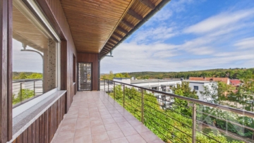 Balkon 2 - Großzügiges Einfamilienhaus mit Einliegerwohnung, 1.018 m² Grundstück und Weitblick in Riegelsberg!