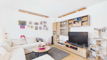 Wohnzimmer EG - Freistehendes Mehrfamilienhaus auf ca. 1.500 m² Grundstück in Saarbrücken-Klarenthal