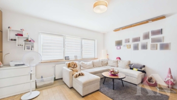 Wohnzimmer EG - Freistehendes Mehrfamilienhaus auf ca. 1.500 m² Grundstück in Saarbrücken-Klarenthal