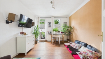 Stilvolle Eigentumswohnung mit Altbau-Charme und zwei Balkonen in Saarbrücken-St. Arnual, 66119 Saarbrücken, Wohnung