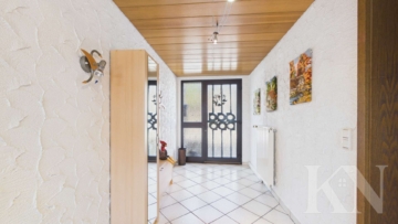EG Eingangsbereich - Ein- bis Zweifamilienhaus mit großem Grundstück, zwei Balkonen und Ausbaupotenzial in Gersheim!