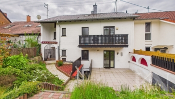 Charmantes Zweifamilienhaus mit Ausbaureserve in Riegelsberg, 66292 Riegelsberg, Zweifamilienhaus