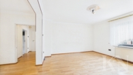 Wohnzimmer Erdgeschoss - Charmantes Zweifamilienhaus mit Ausbaureserve in Riegelsberg