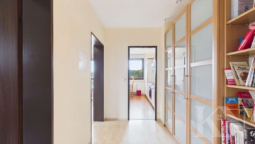 Flur - Wohnen mit Weitblick – großzügige 2-Zimmer-Wohnung mit Balkon in Saarbrücken!