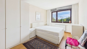 Schlafzimmer - Wohnen mit Weitblick – großzügige 2-Zimmer-Wohnung mit Balkon in Saarbrücken!