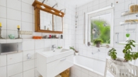 Badezimmer - Zwei,- bis Dreifamilienhaus in Top-Lage
