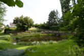 Garten / Teich - Gepflegtes Wohn – und Geschäftshaus mit traumhafter Außenanlage