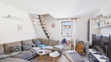 Wohnzimmer - Freistehendes Einfamilienhaus mit Entwicklungspotenzial in Bischmisheim