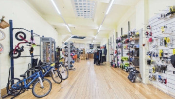 Gewerbeeinheit - Zentrale Gewerbeimmobilie mit Wohnbereich – Sichtbarkeit und Potenzial in Heusweiler