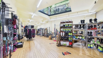 Gewerbeeinheit - Zentrale Gewerbeimmobilie mit Wohnbereich – Sichtbarkeit und Potenzial in Heusweiler