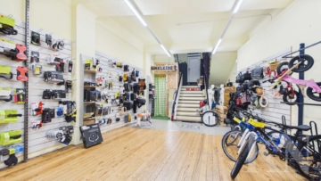 Gewerbeeinheit - Zentrale Gewerbeimmobilie mit Wohnbereich – Sichtbarkeit und Potenzial in Heusweiler