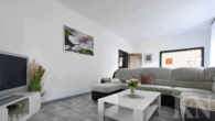 Wohnzimmer Erdgeschoss - Zweifamilienhaus mit PV-Anlage & Finanzierungsvorteil – vielseitiges Wohnen in Schaffhausen/Wadgassen!
