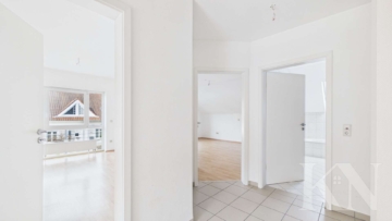 Diele OG - Zweifamilienhaus mit sofortigen Einnahmen und freier Wohnung in Top-Lage!