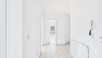 Diele OG - Zweifamilienhaus mit sofortigen Einnahmen und freier Wohnung in Top-Lage!