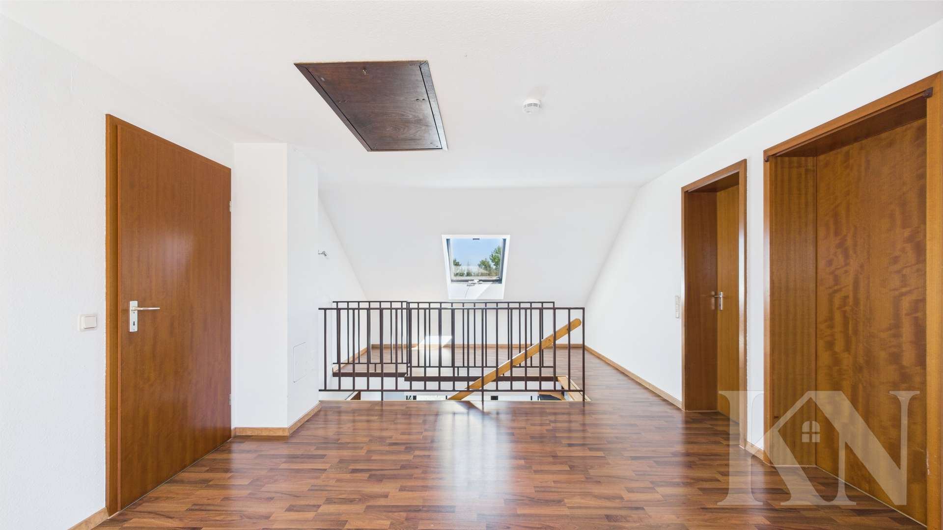 Flurbereich Obergeschoss - Großzügige 4-Zimmer-Maisonette mit Loggia, Balkon und Stellplatz in Riegelsberg