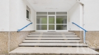 Hauseingang - Top für Kapitalanleger: Charmante 1-Zimmer-Wohnung mit Balkon, Aufzug und Stellplatz!