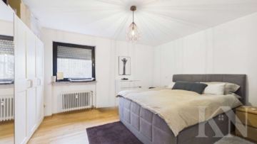 Schlafzimmer - Top-Lage: Erdgeschosswohnung mit Balkon, TG-Stellplatz & Wellnessbereich in Saarbrücken-Rotenbühl